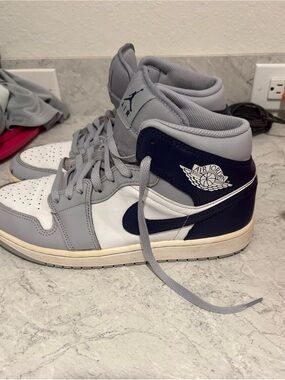 Nike Air Jordan 1 Mid in White, Gray, Navy